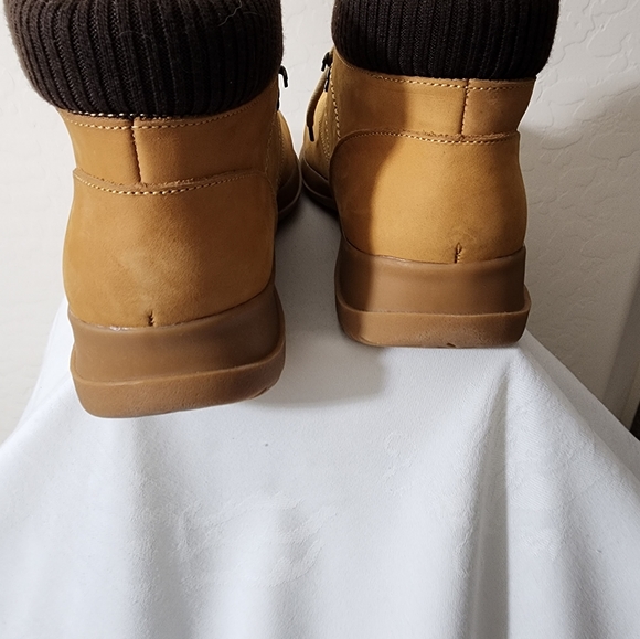 NWOT WONDERLUST WARTEX THER.AL WATERPROOF BOOTS - Picture 3 of 6